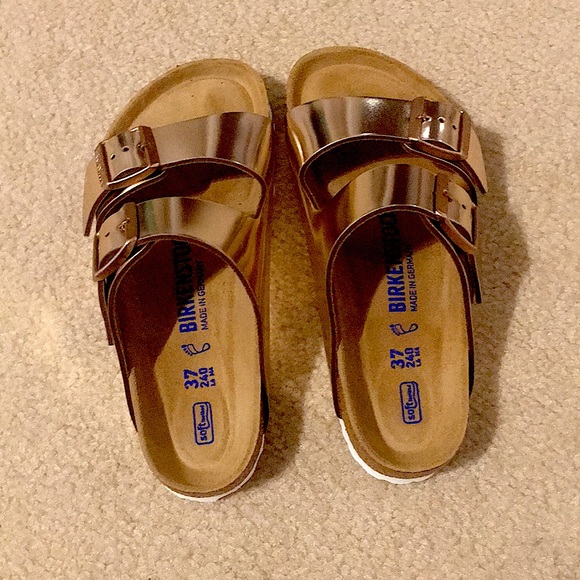 Birkenstock Shoes - I’m selling my rose gold copper Birkenstock.
